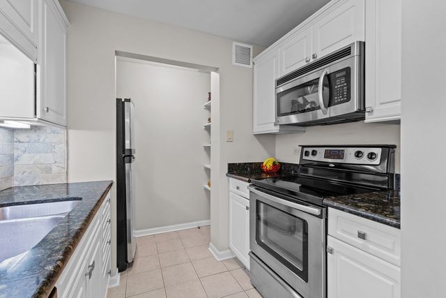 1625 Sheridan Road 206, Wilmette, IL 60091