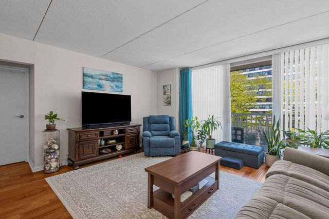 1625 Sheridan Road 206, Wilmette, IL 60091