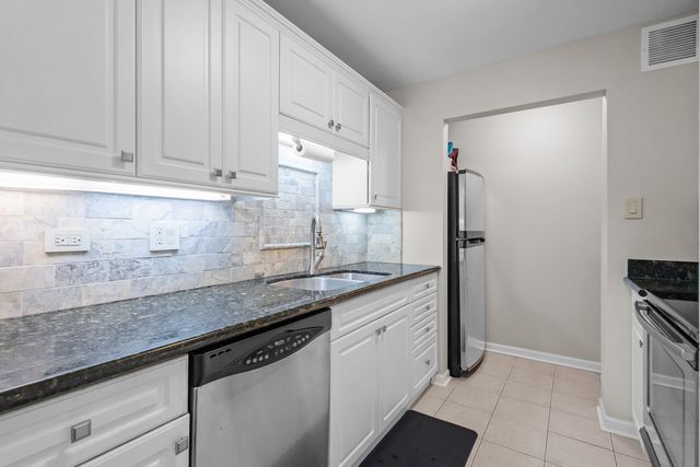 1625 Sheridan Road 206, Wilmette, IL 60091