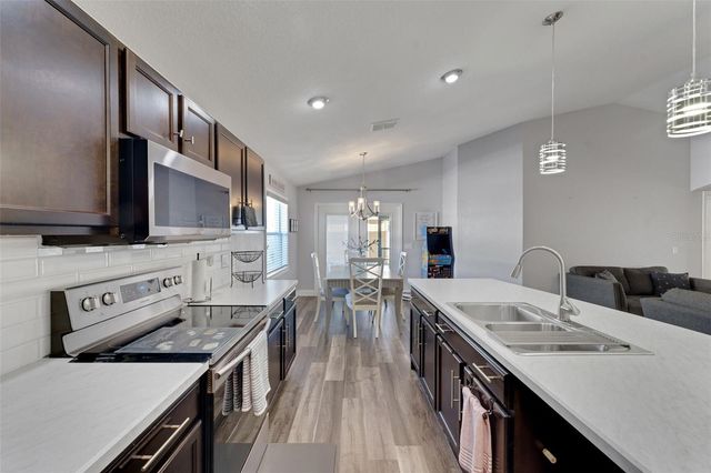 2017 ORANGE AVENUE, St Cloud, FL 34769