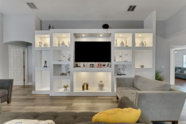 2017 ORANGE AVENUE, St Cloud, FL 34769