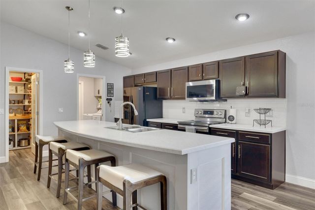 2017 ORANGE AVENUE, St Cloud, FL 34769