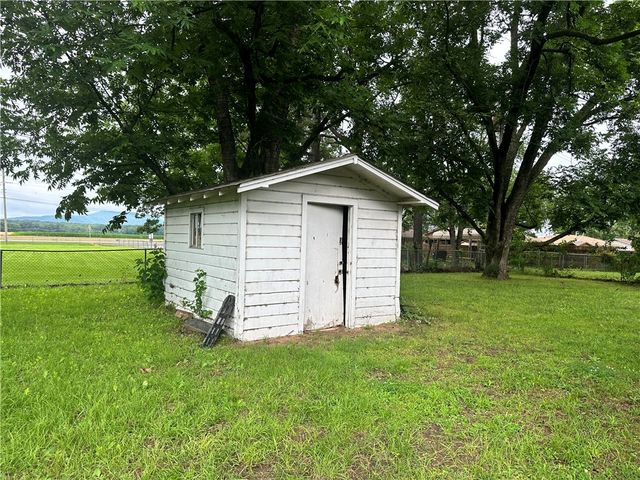 30 S 5th Avenue, Dardanelle, AR 72834