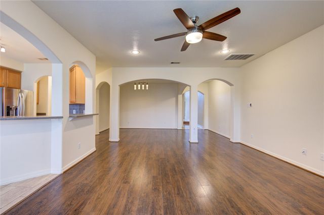 7611 S Linpar Court, Houston, TX 77040