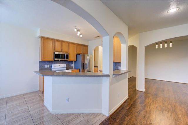 7611 S Linpar Court, Houston, TX 77040
