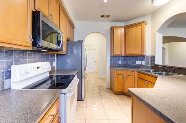 7611 S Linpar Court, Houston, TX 77040