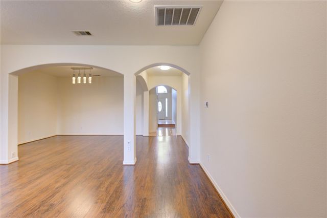 7611 S Linpar Court, Houston, TX 77040