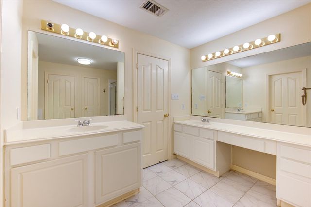 7611 S Linpar Court, Houston, TX 77040