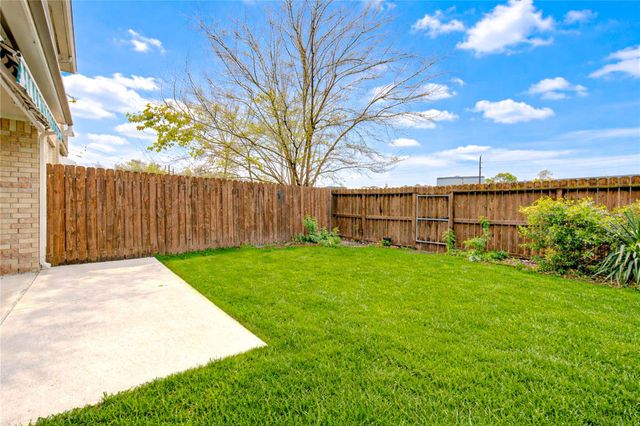 7611 S Linpar Court, Houston, TX 77040