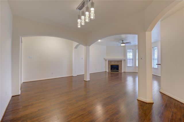 7611 S Linpar Court, Houston, TX 77040