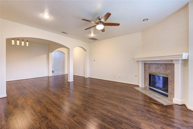 7611 S Linpar Court, Houston, TX 77040