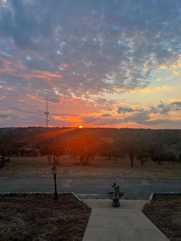 360 Sunset RDG, Liberty Hill, TX 78642