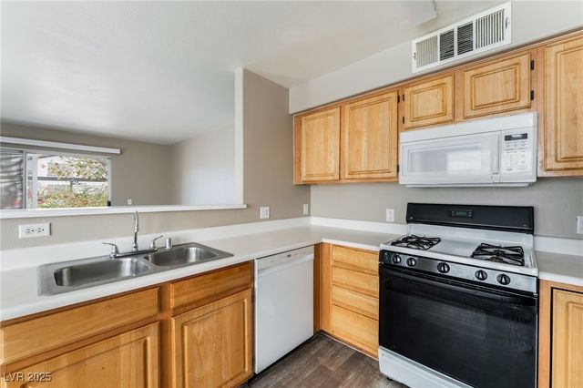 5710 East Tropicana Avenue 1067, Las Vegas, NV 89122