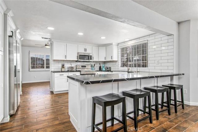 22560 Blue Teal Drive, Canyon Lake, CA 92587