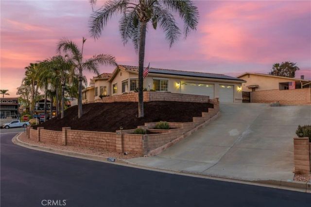 22560 Blue Teal Drive, Canyon Lake, CA 92587