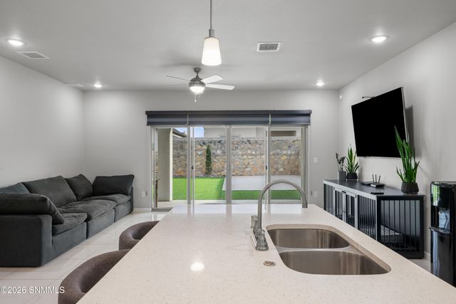 1138 Nickel Hill Avenue, Sunland Park, NM 88008