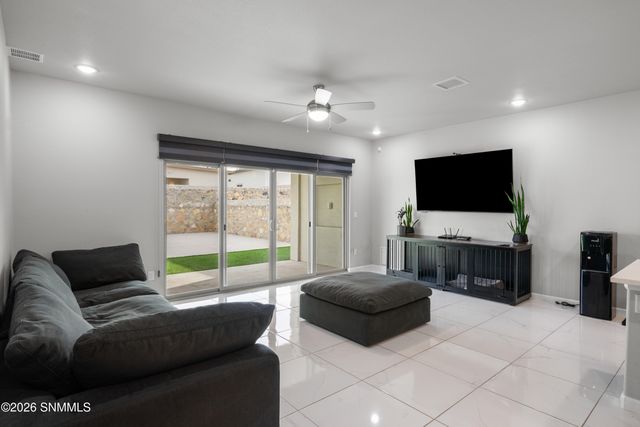 1138 Nickel Hill Avenue, Sunland Park, NM 88008