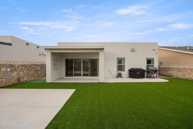 1138 Nickel Hill Avenue, Sunland Park, NM 88008