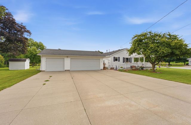 414 W 19th Avenue, Coal Valley, IL 61240