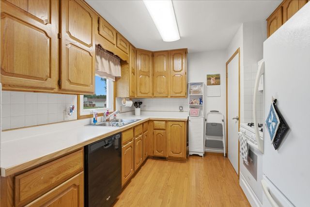414 W 19th Avenue, Coal Valley, IL 61240