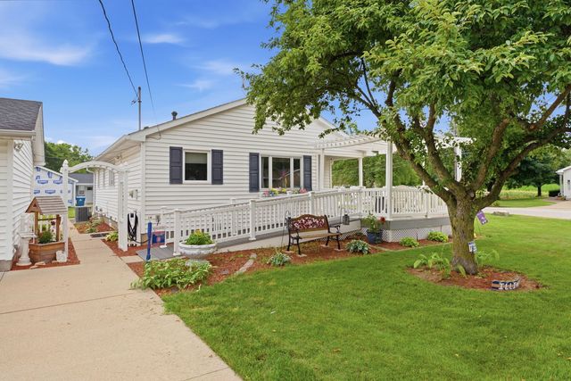 414 W 19th Avenue, Coal Valley, IL 61240