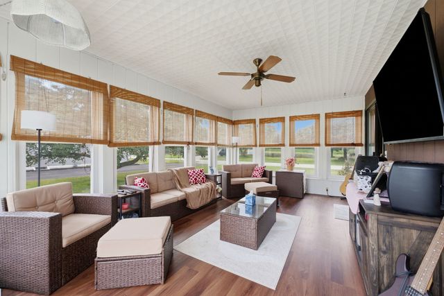 414 W 19th Avenue, Coal Valley, IL 61240
