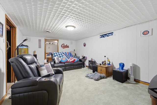 414 W 19th Avenue, Coal Valley, IL 61240