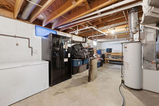 414 W 19th Avenue, Coal Valley, IL 61240
