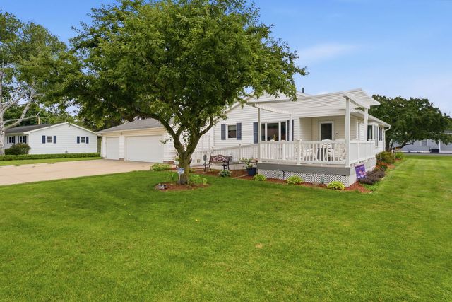 414 W 19th Avenue, Coal Valley, IL 61240
