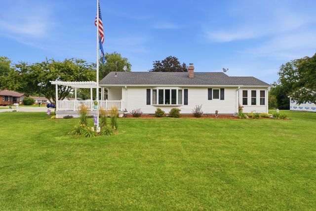 414 W 19th Avenue, Coal Valley, IL 61240
