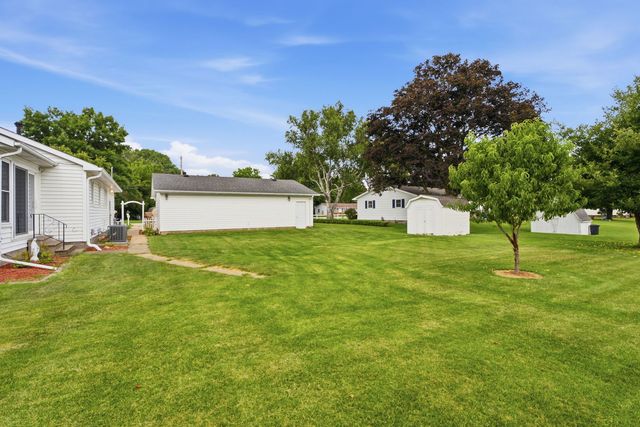 414 W 19th Avenue, Coal Valley, IL 61240
