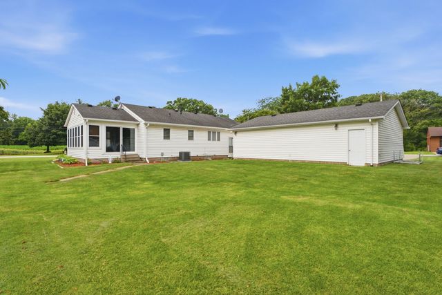 414 W 19th Avenue, Coal Valley, IL 61240