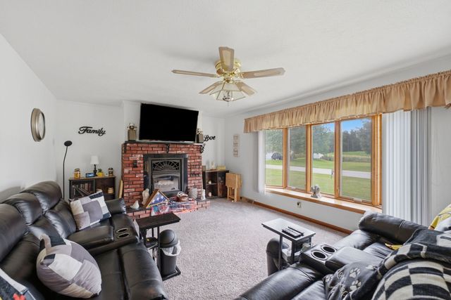 414 W 19th Avenue, Coal Valley, IL 61240