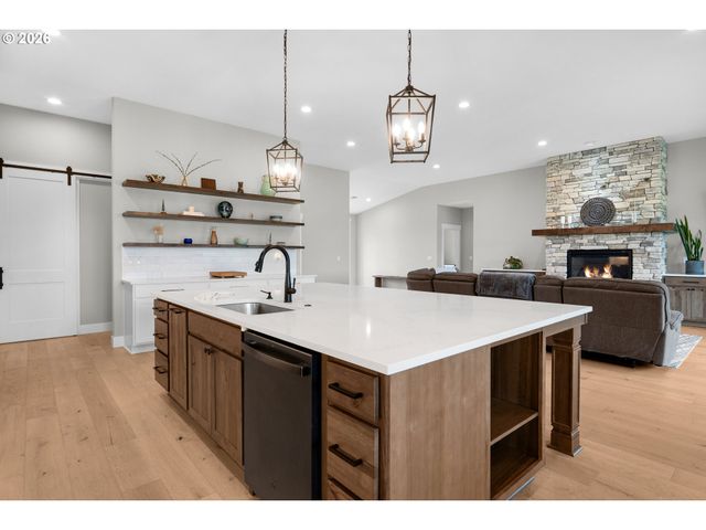 89120 ARROWHEAD Rd, Warrenton, OR 97146
