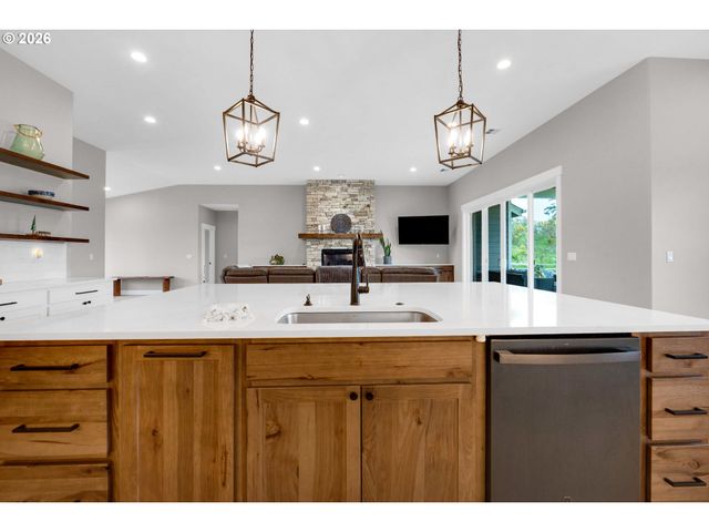 89120 ARROWHEAD Rd, Warrenton, OR 97146