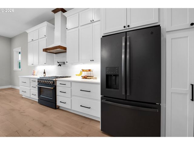 89120 ARROWHEAD Rd, Warrenton, OR 97146