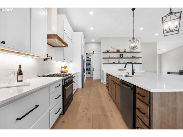 89120 ARROWHEAD Rd, Warrenton, OR 97146