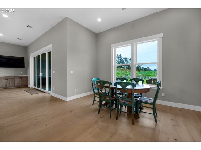 89120 ARROWHEAD Rd, Warrenton, OR 97146