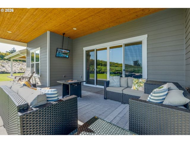 89120 ARROWHEAD Rd, Warrenton, OR 97146
