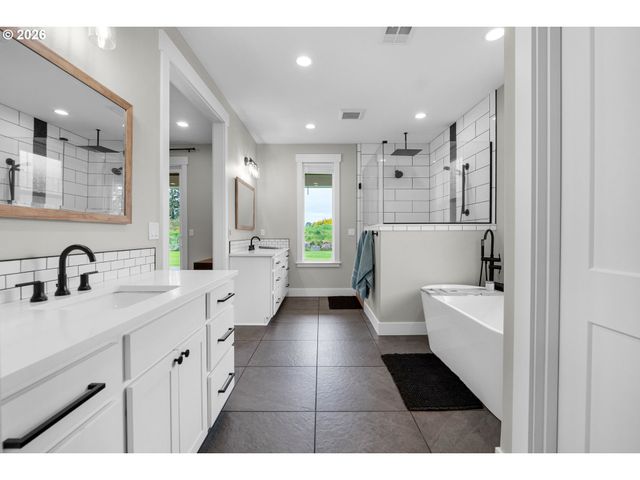 89120 ARROWHEAD Rd, Warrenton, OR 97146