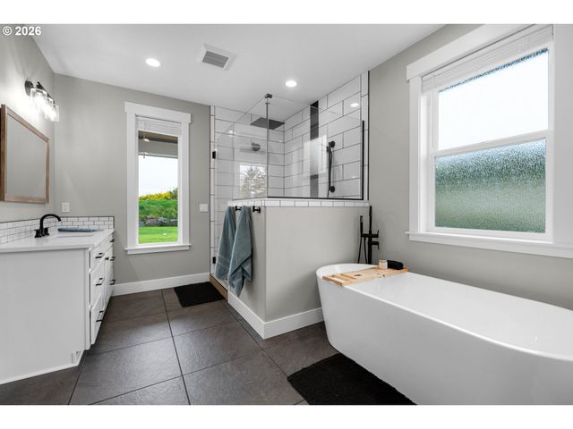 89120 ARROWHEAD Rd, Warrenton, OR 97146