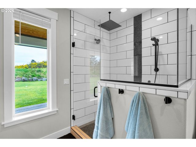 89120 ARROWHEAD Rd, Warrenton, OR 97146