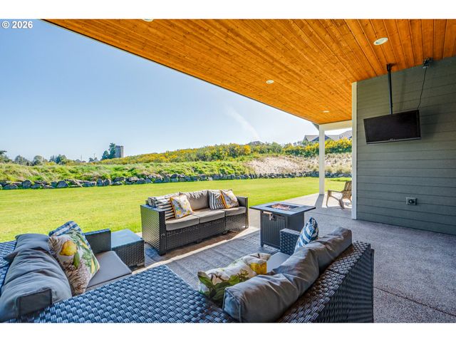 89120 ARROWHEAD Rd, Warrenton, OR 97146