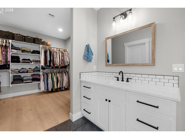 89120 ARROWHEAD Rd, Warrenton, OR 97146