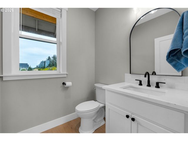 89120 ARROWHEAD Rd, Warrenton, OR 97146