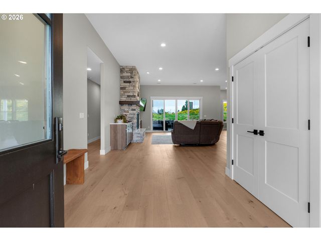 89120 ARROWHEAD Rd, Warrenton, OR 97146