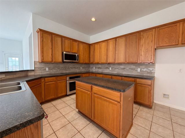 7617 Nightfall Drive, Denton, TX 76210