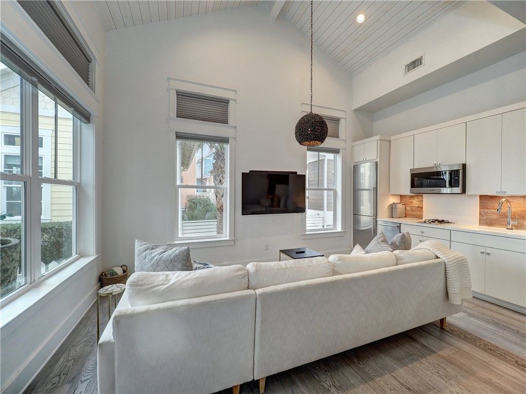 600 Center N 2, Port Aransas, TX 78373 — photo 2