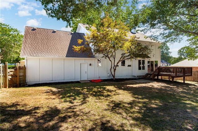 2253 SW Wall Street, Blue Springs, MO 64015