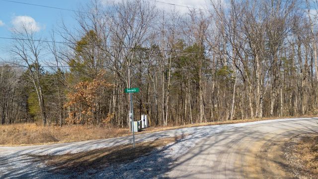 42 Timber Lake Ln, Waverly, TN 37185